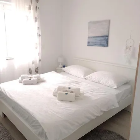Apartment Karan Peroj